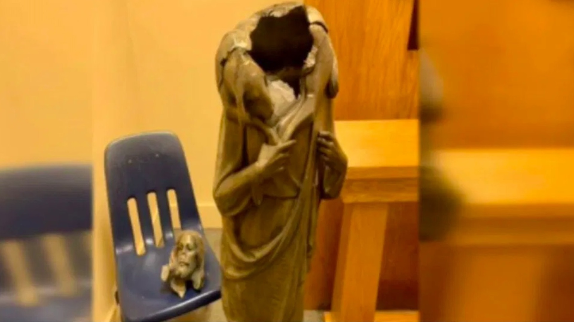 Decapitan estatua de Jesús en iglesia de Miami