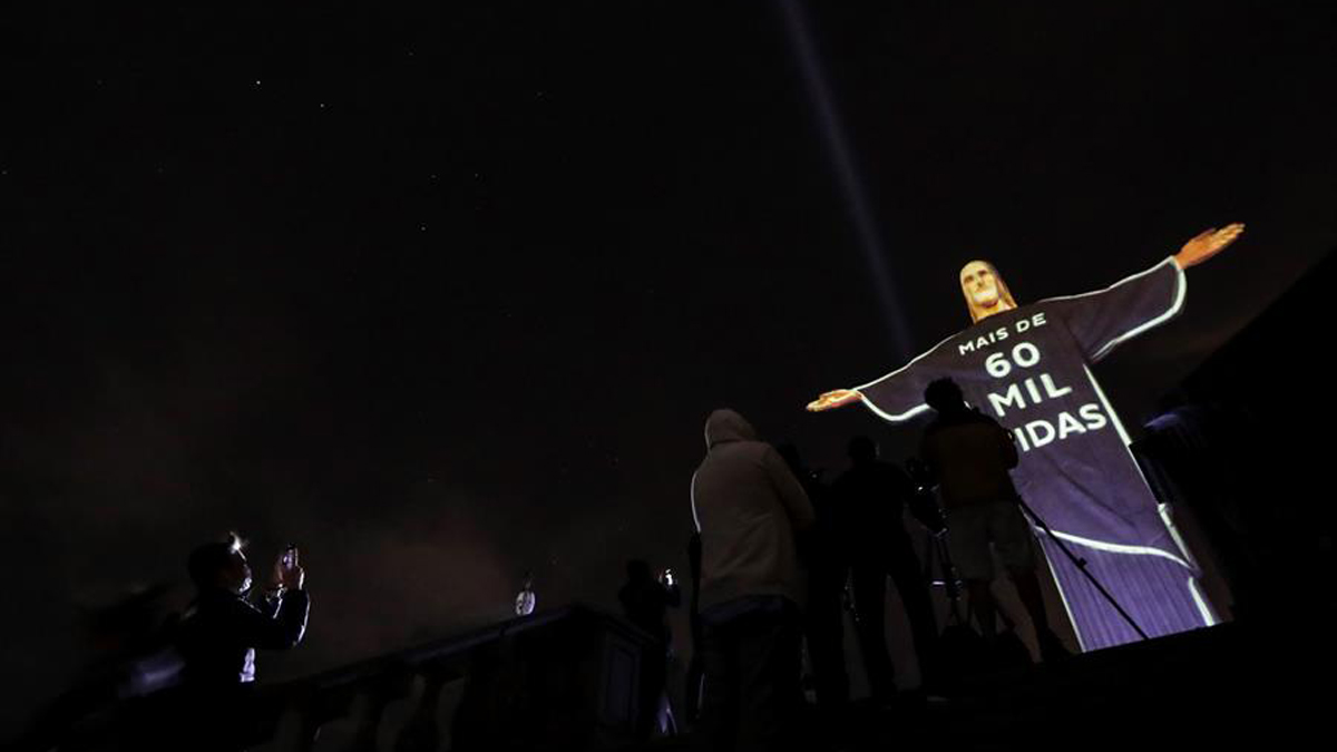 Cristo Redentor rinde homenaje a víctimas de COVID-19 en Brasil
