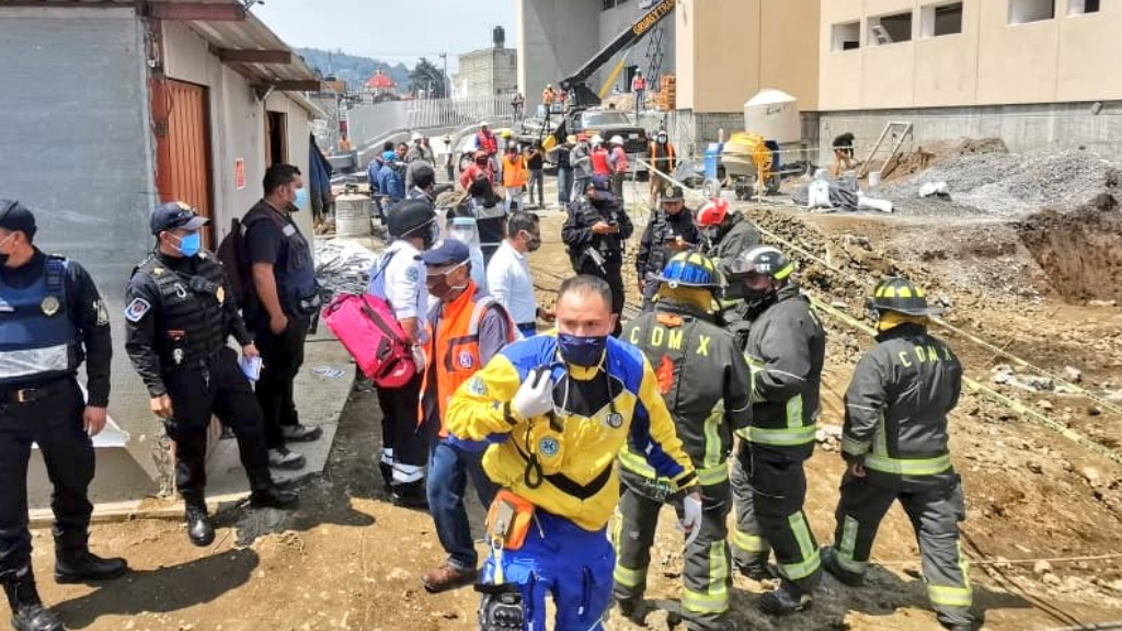Deslizamiento de tierra en obra de Hospital General de Topilejo deja cuatro lesionados Deslizamiento de tierra en obra de Hospital General de Topilejo deja cuatro lesionados