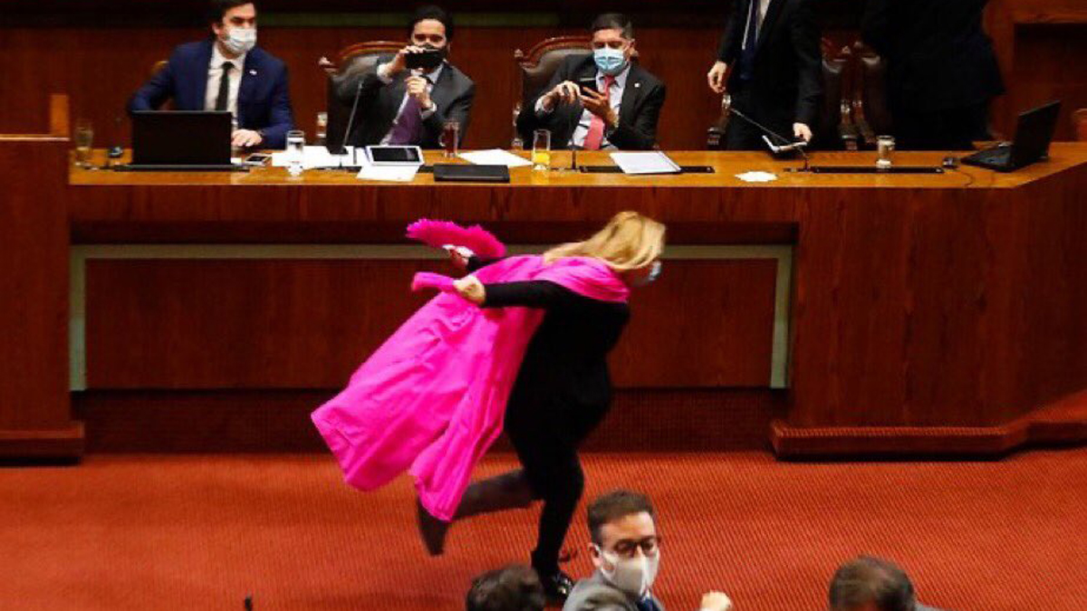 #Video Diputada corre al estilo Naruto para celebrar aprobación de reforma