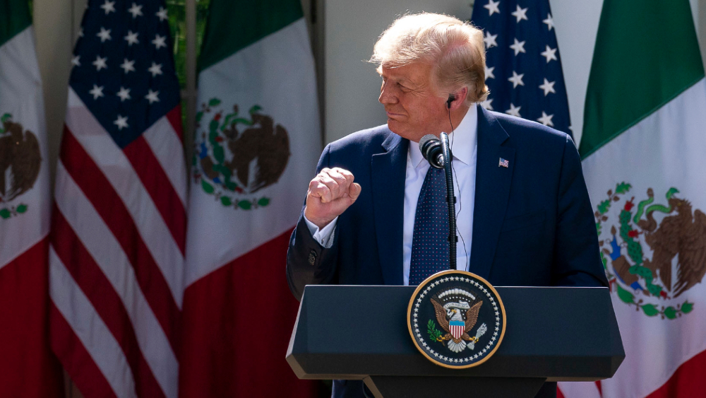 Planes para acto de Trump en Florida siguen adelante pese a advertencias