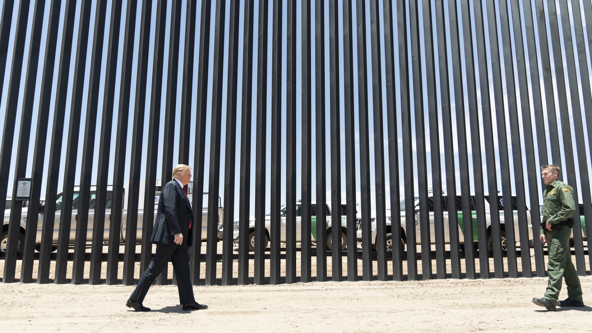 Trump presume avances del muro, previo a la visita de López Obrador a Washington
