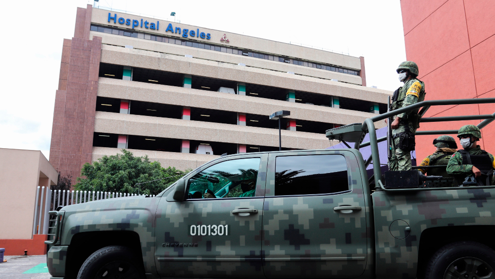 Emilio Lozoya sale del hospital al que ingresó tras su extradición