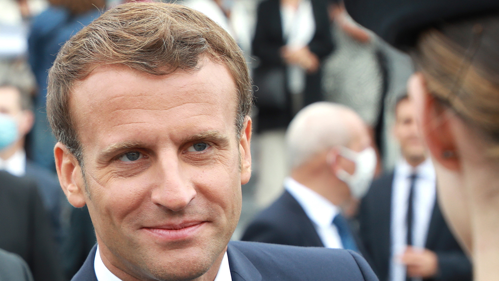 Macron alerta posible rebrote de COVID-19 y marca recuperación económica