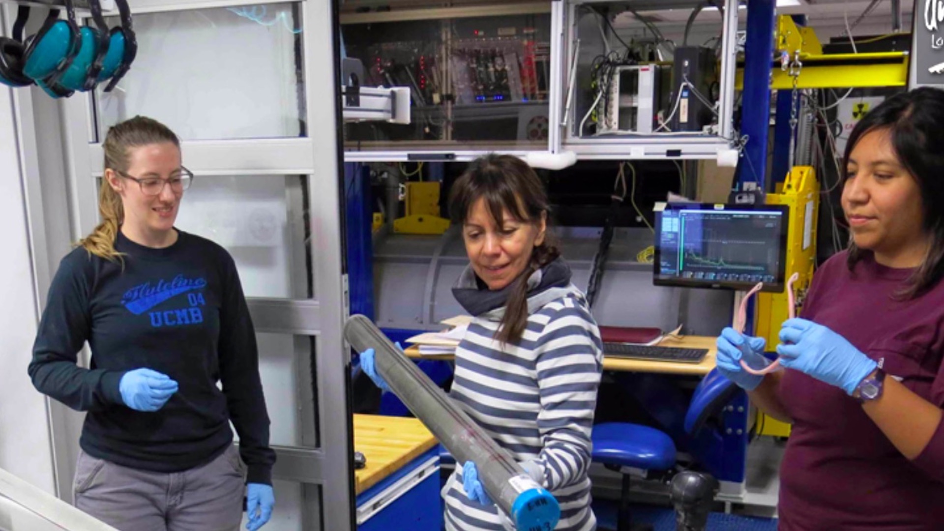 Especialista de la UNAM participa en expedición para estudiar el paleoclima en la Cuenca de Guaymas Especialista de la UNAM participa en expedición para estudiar el paleoclima en la Cuenca de Guaymas