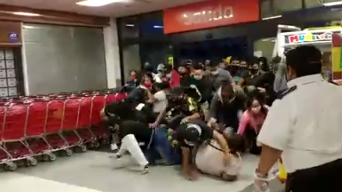 #Video Ofertas causan estampida en supermercado de Chilpancingo