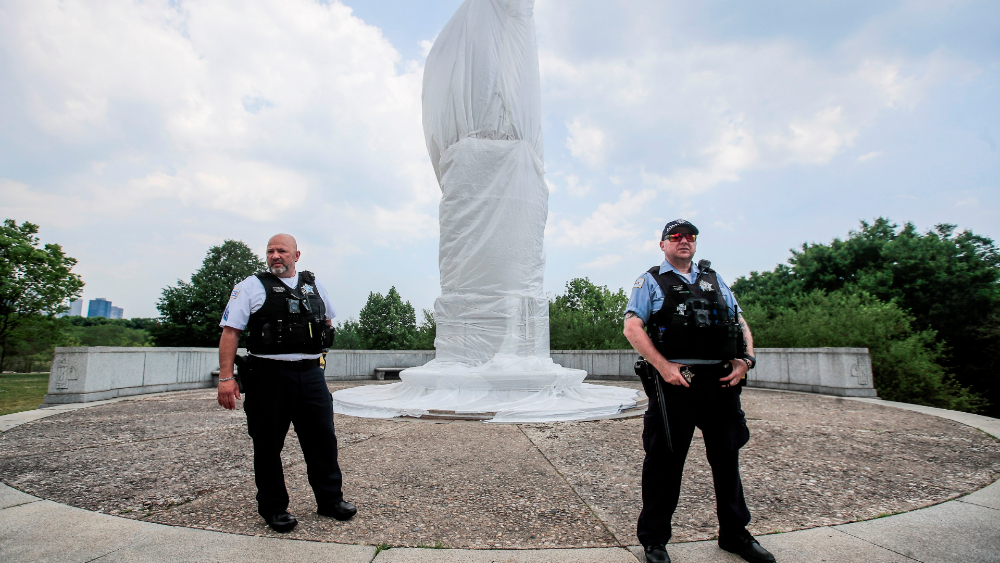 Piden retirar la estatua de Cristóbal Colón en Chicago tras disturbios