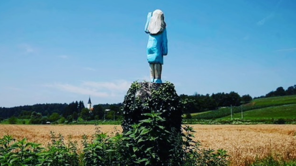 Incendian estatua de Melania Trump en Eslovenia - estatua-melania-eslovenia