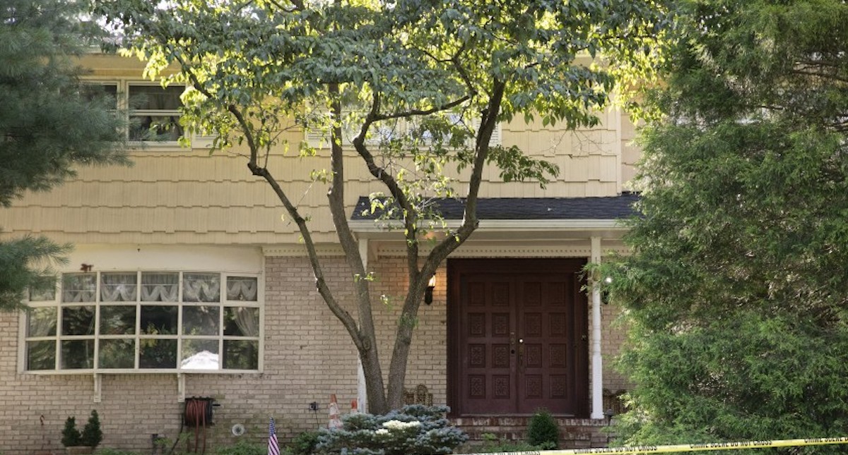 Atacante de jueza en Estados Unidos lanzó insultos racistas antes de matar a su hijo