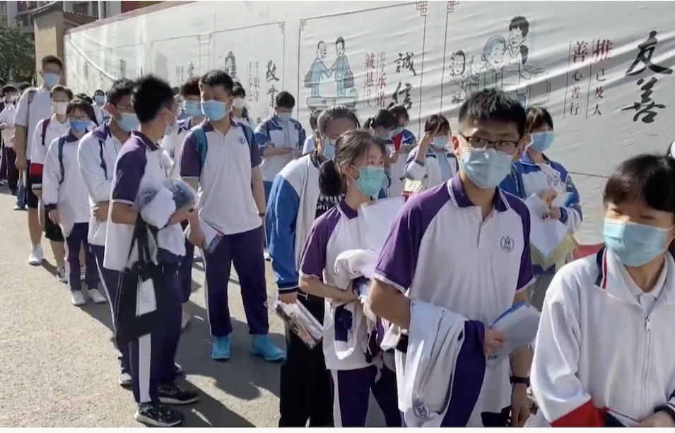 Las medidas contra el virus protagonizan el comienzo de la selectividad china