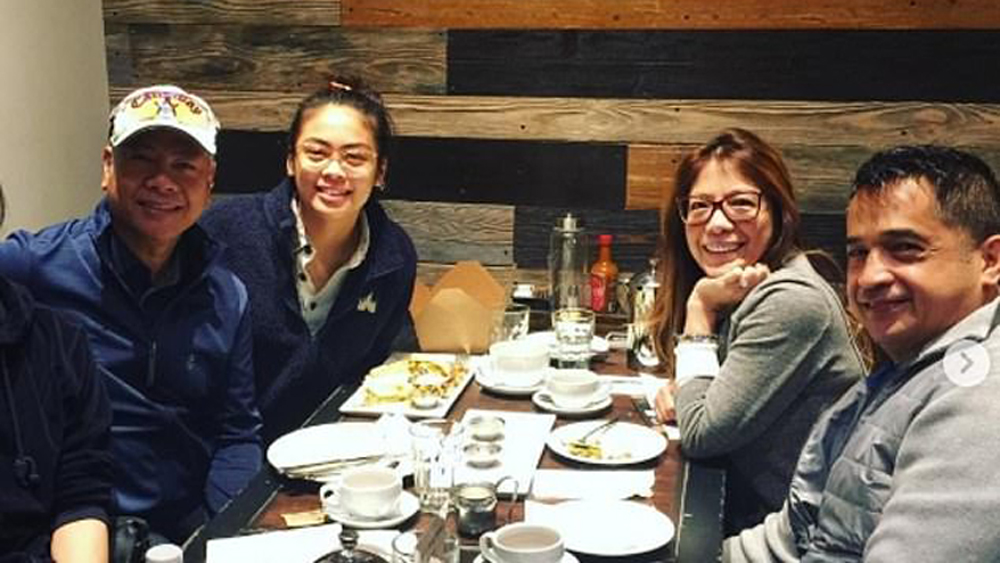 #Video Mesera defiende a familia de insulto racista y recibe 1.7 mdp en propinas - familia-insultada-por-michael-lofthouse-por-su-origen-asiatico