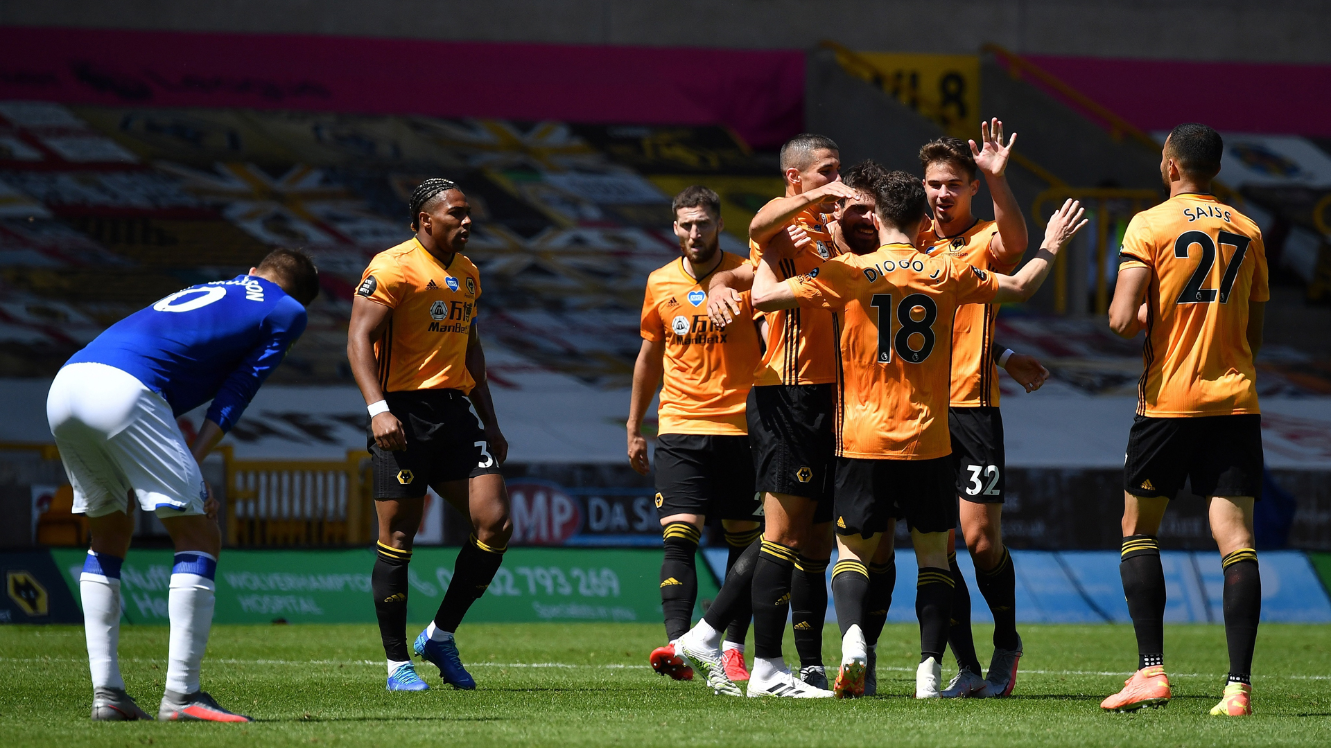 Raúl Jiménez guía triunfo del Wolverhampton contra el Everton - festejo-de-gol-del-wolverhampton