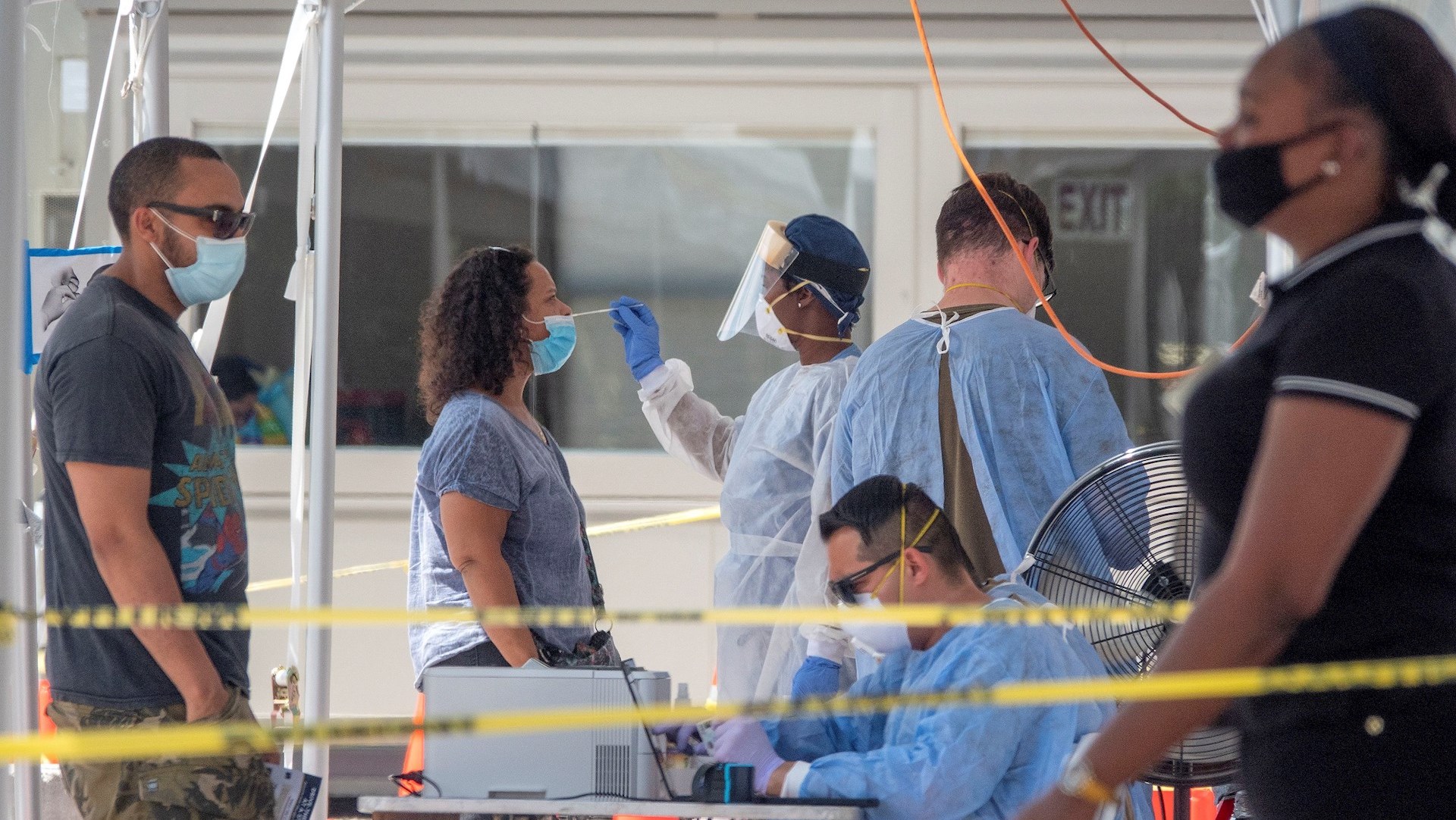 California se convierte en el estado con más contagios y Texas alcanza nuevo récord de muertes por COVID-19