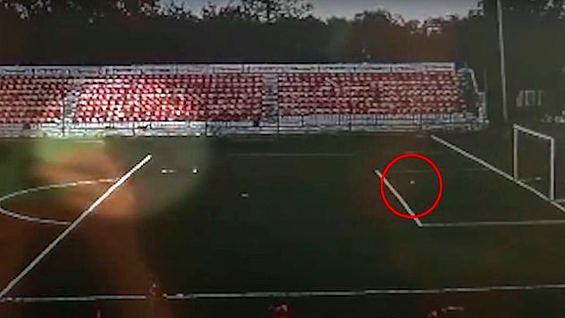 #Video Futbolista de 16 años es alcanzado por rayo durante entrenamiento