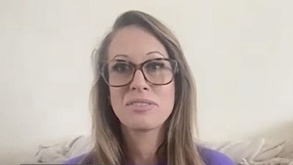 #Video Mesera defiende a familia de insulto racista y recibe 1.7 mdp en propinas