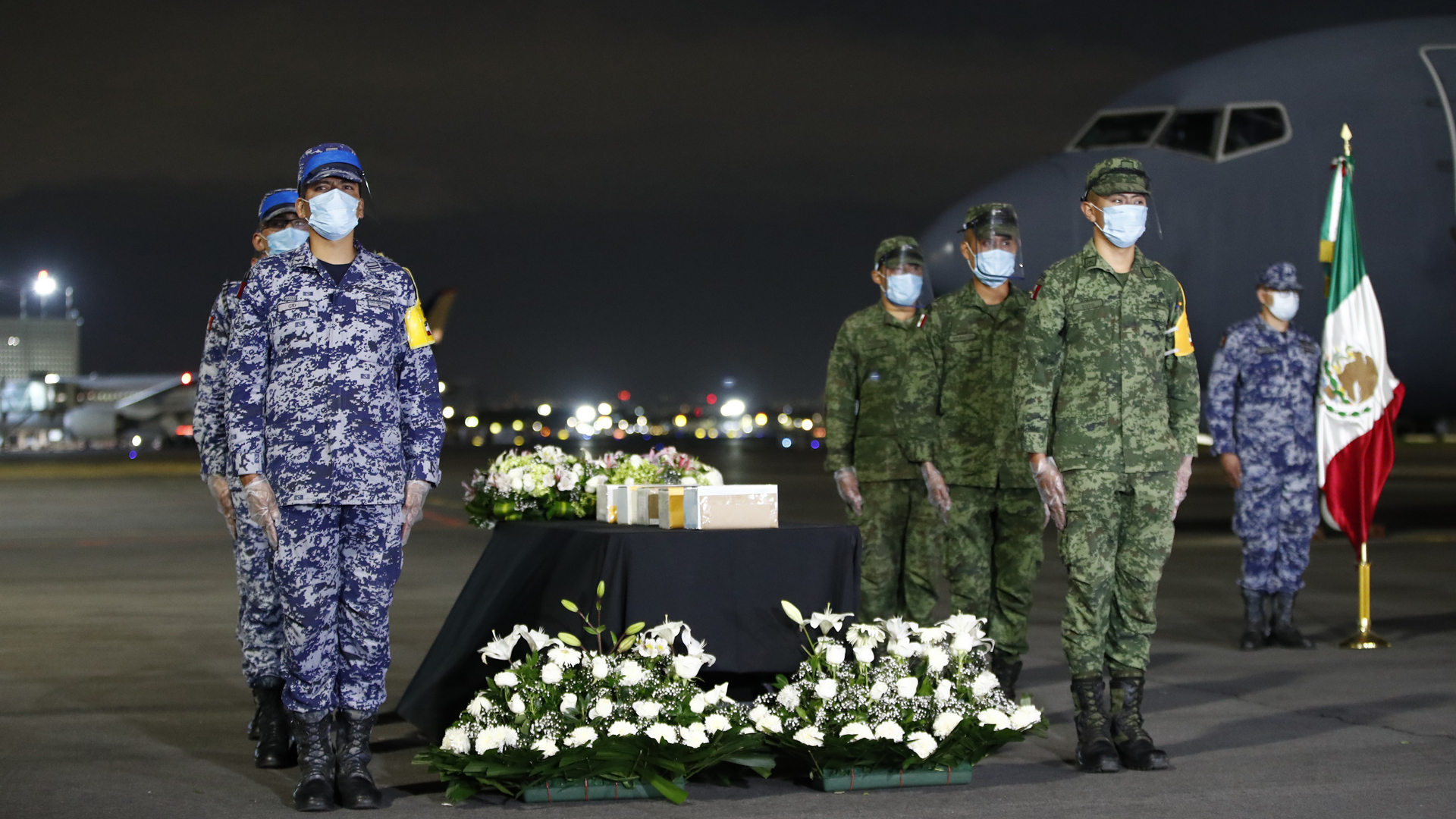 Llegan a México cenizas de connacionales muertos por COVID-19 en EE.UU.