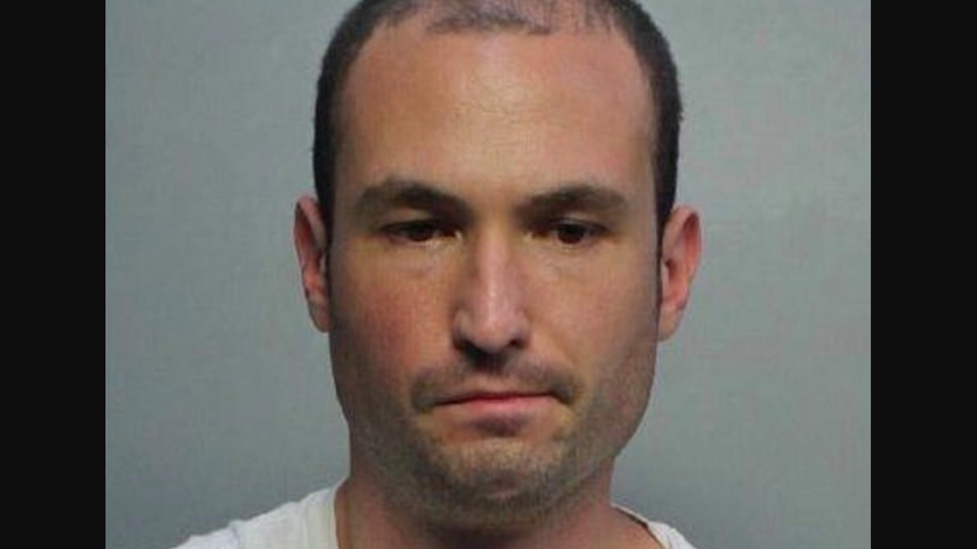 Hombre dispara en hotel de Miami para exigir a mujer y su hijo la distancia social