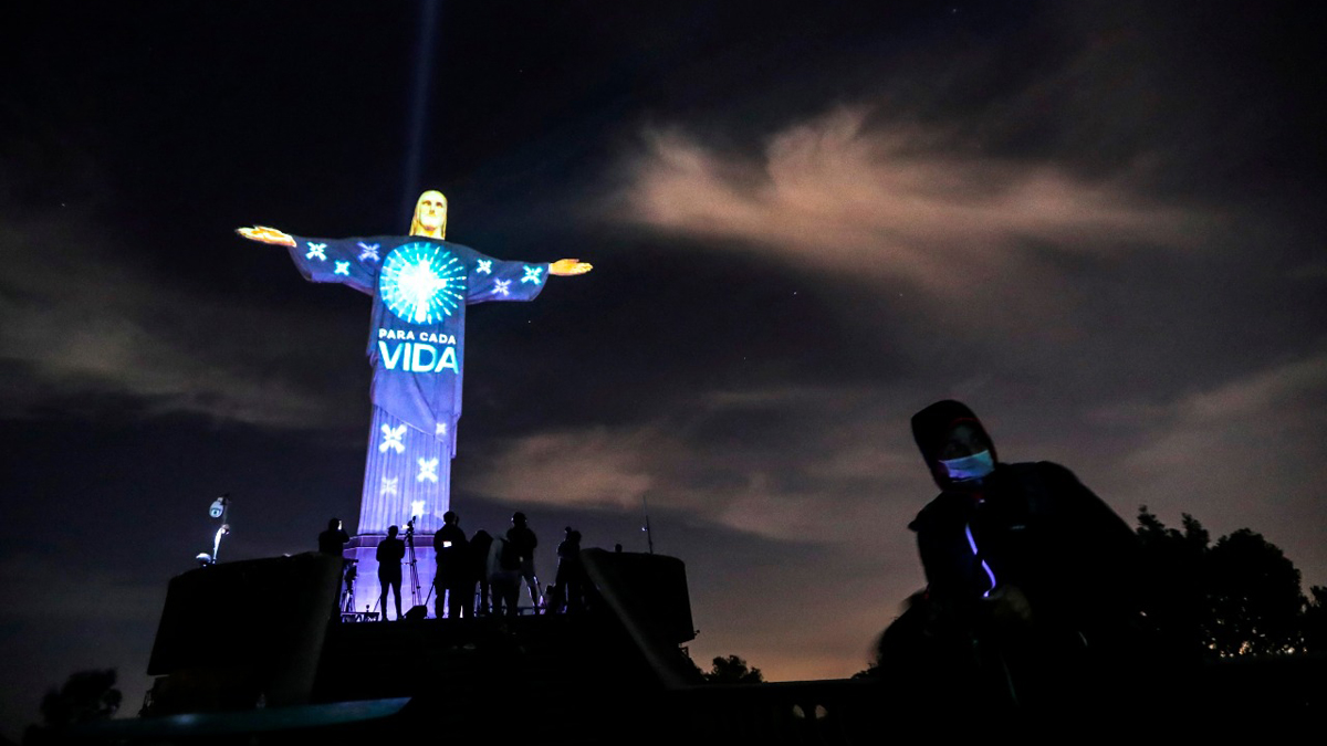 Cristo Redentor rinde homenaje a víctimas de COVID-19 en Brasil - homenaje-a-victimas-del-covid-19-en-brasil