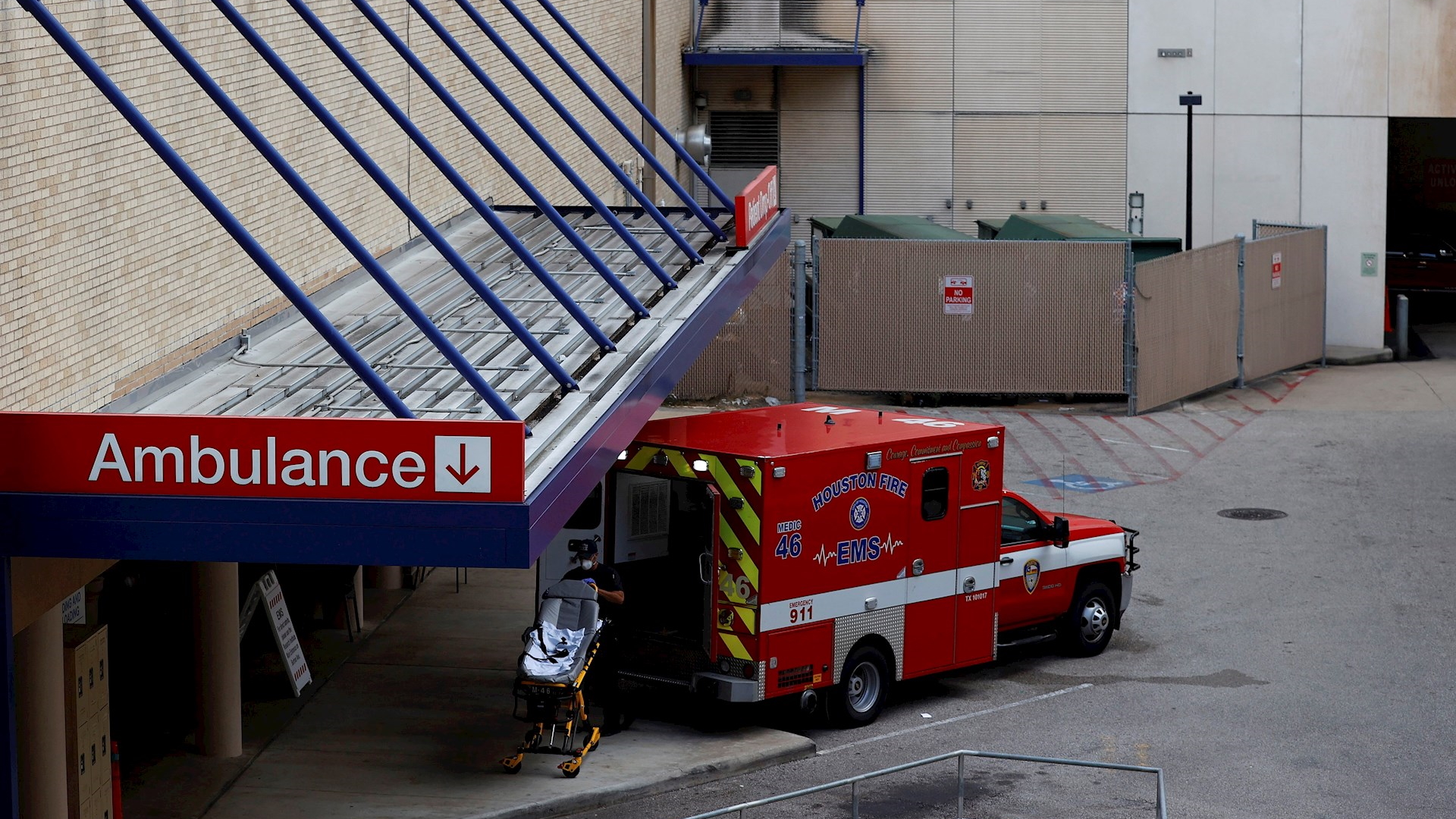 Arizona y Texas usarán camiones como morgues ante emergencia por COVID-19