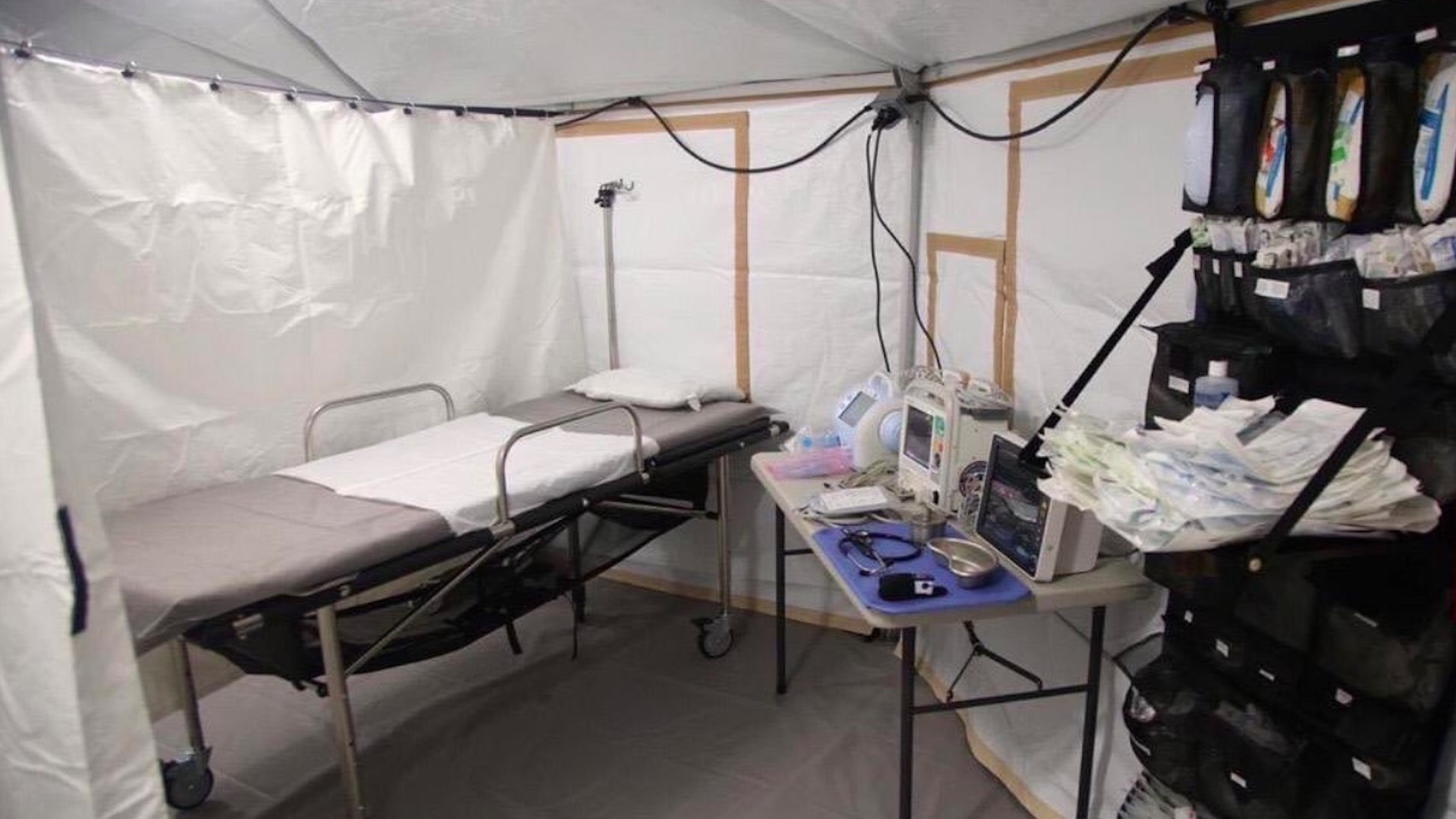 Instalan en Guerrero hospital móvil donado por EE.UU. para atender COVID-19