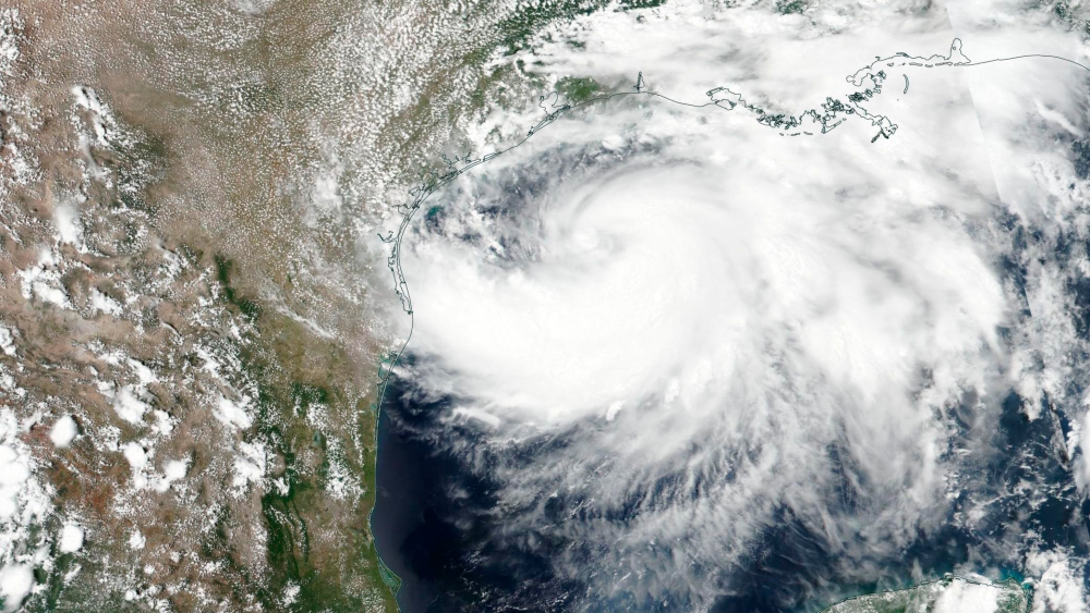 Huracán Hanna toca tierra en costas de Texas; alerta por lluvias se mantiene para NL, Tamaulipas y Coahuila
