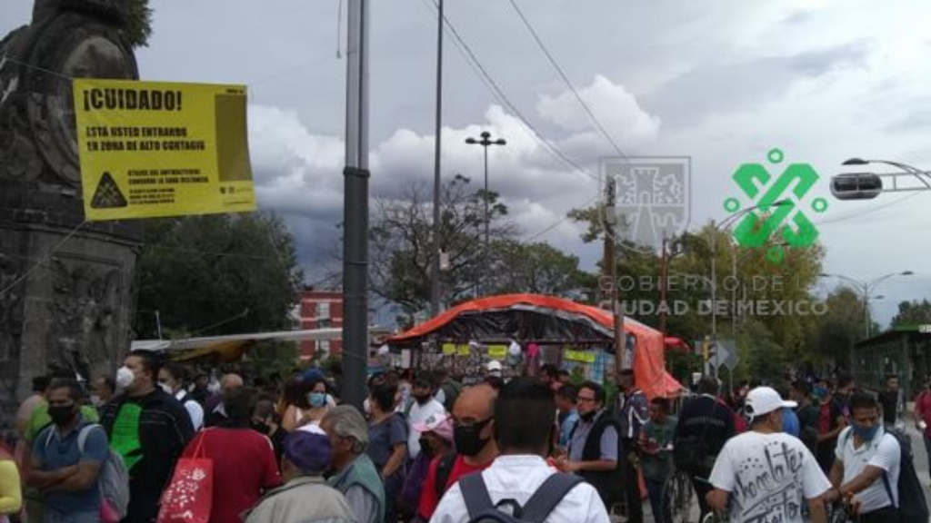 Pese a COVID-19, cientos se congregan en Iglesia de San Hipólito para celebrar a San Judas