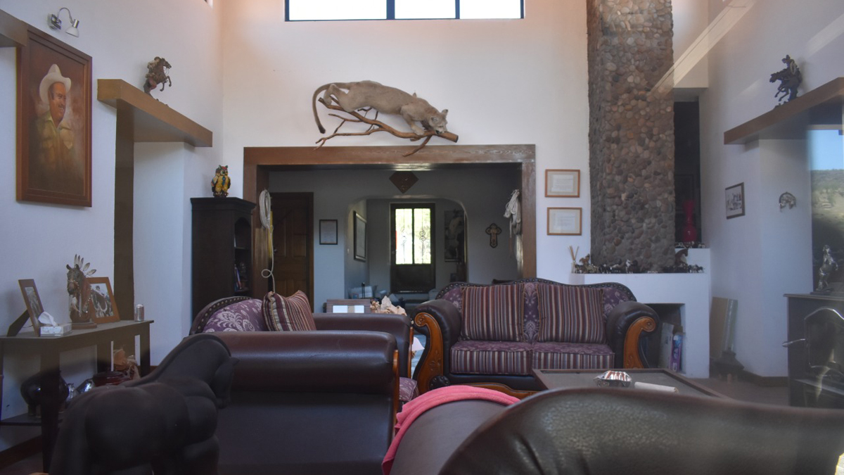 Aseguran más de 50 propiedades a César Duarte - interior-del-rancho-el-saucito-de-cesar-duarte