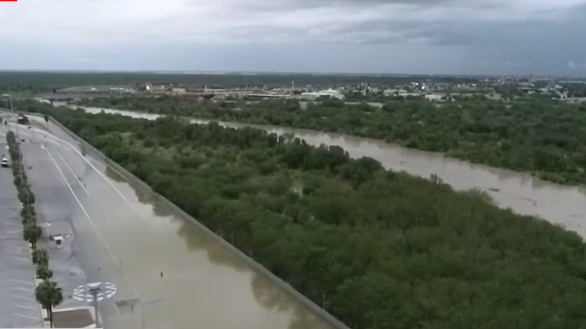 Tamaulipas y Nuevo León, los más afectados por Hanna - inundacion-del-puente-internacional-reynosa-hidalgo-por-desbordamiento-del-rio-bravo
