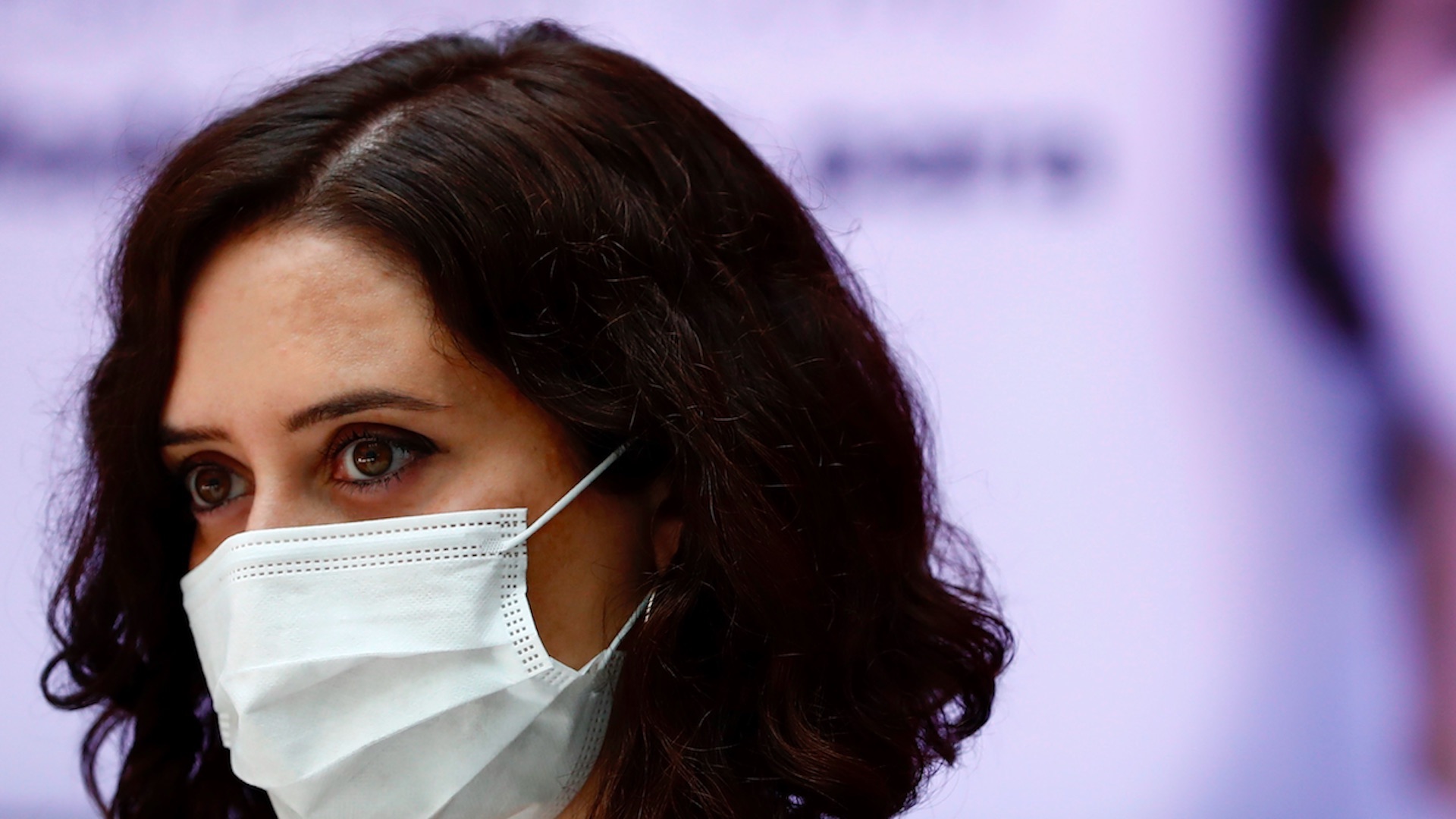 Habitantes de Madrid tendrán cartilla de COVID-19 y deberán usar cubrebocas obligatorio