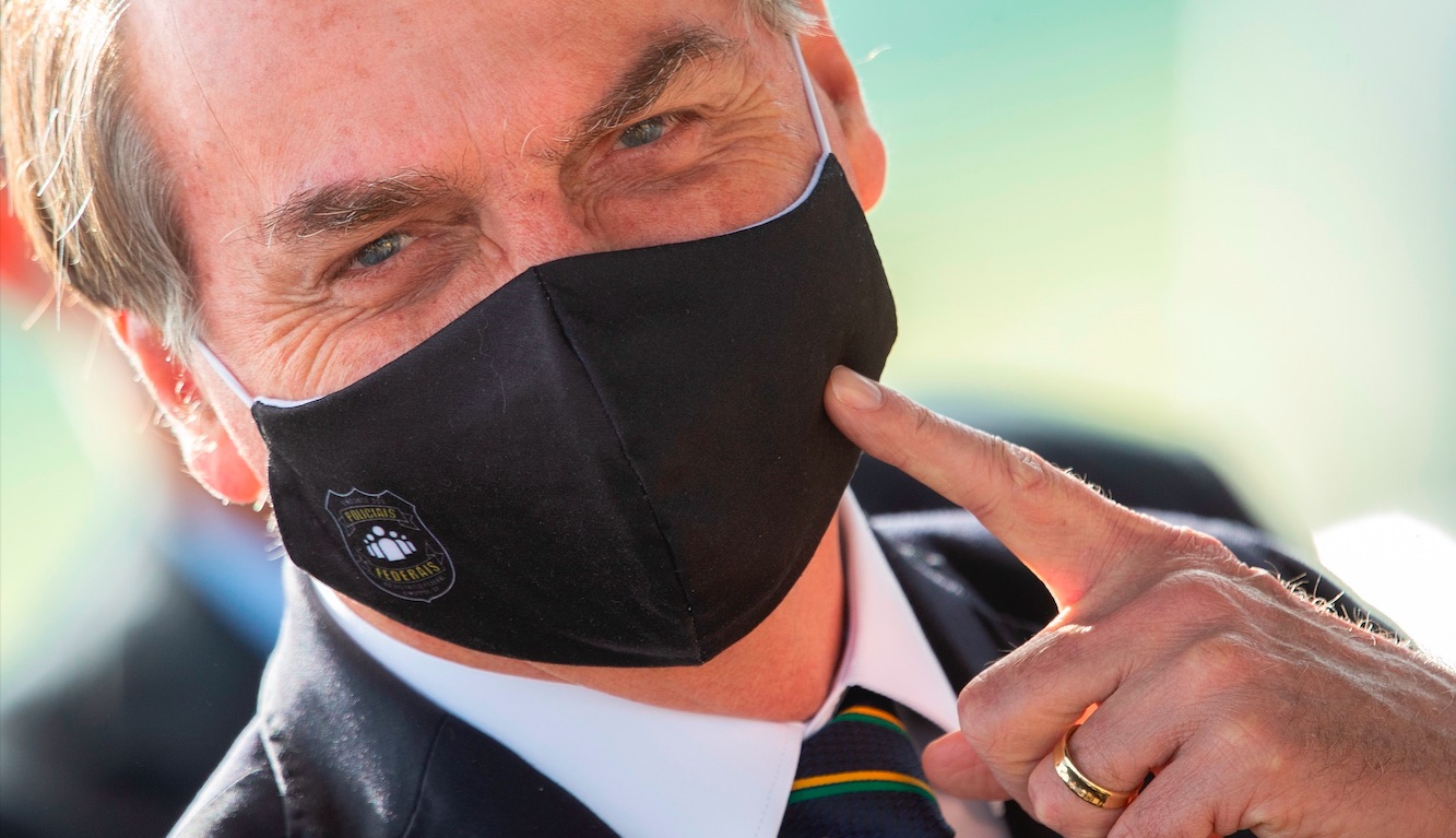 Bolsonaro veta uso obligatorio de cubrebocas en comercios, templos y escuelas de Brasil
