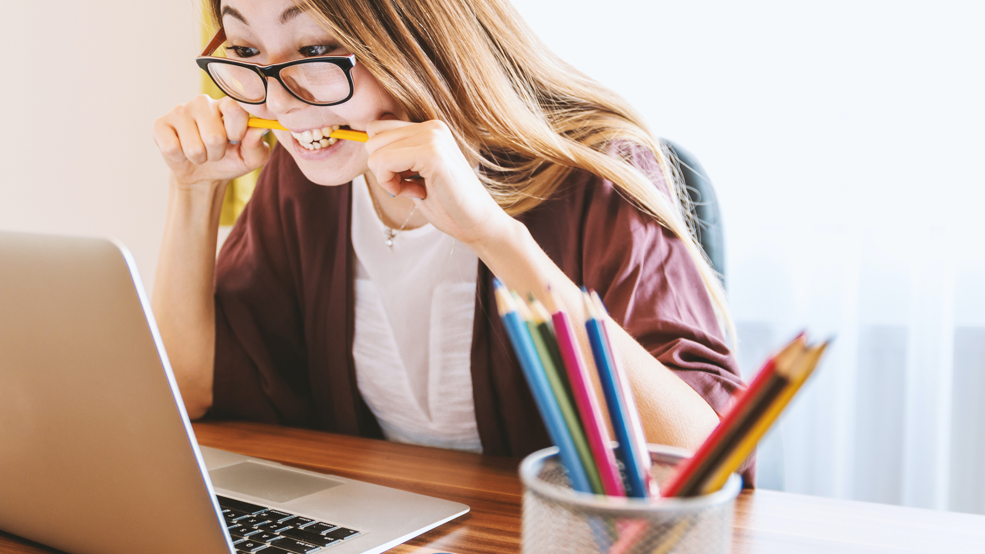 Estados Unidos suspende visas para migrantes que estudien en línea