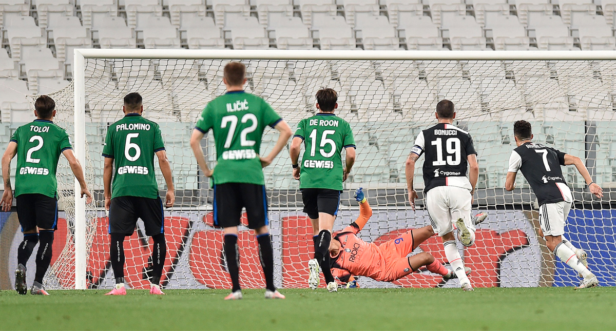 Doblete de penalti de Cristiano rescata empate de Juventus contra Atalanta