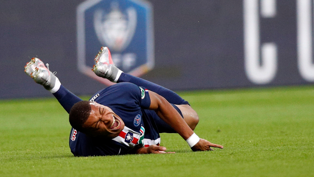 PSG confirma esguince de Mbappé; será baja por tres semanas