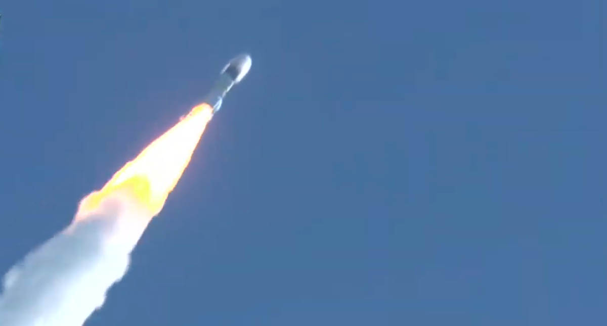 Lanzan al espacio sonda emiratí que orbitará Marte en febrero de 2021