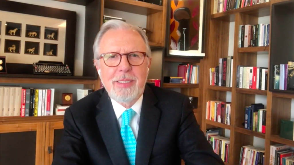 ¡Las Noticias! Trump desiste del plan para retirar visas a estudiantes universitarios que tomen solo clases en línea