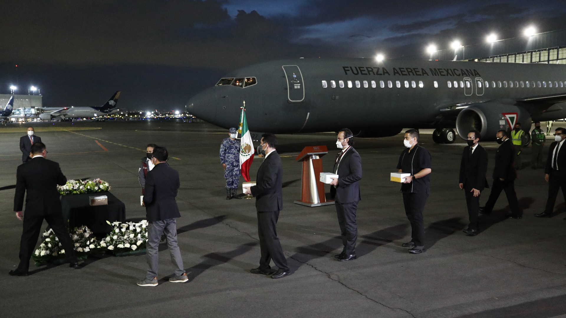 Llegan a México cenizas de connacionales muertos por COVID-19 en EE.UU. - llegada-de-urnas-con-cenizas-de-mexicanos-muertos-en-nueva-york-por-covid-19