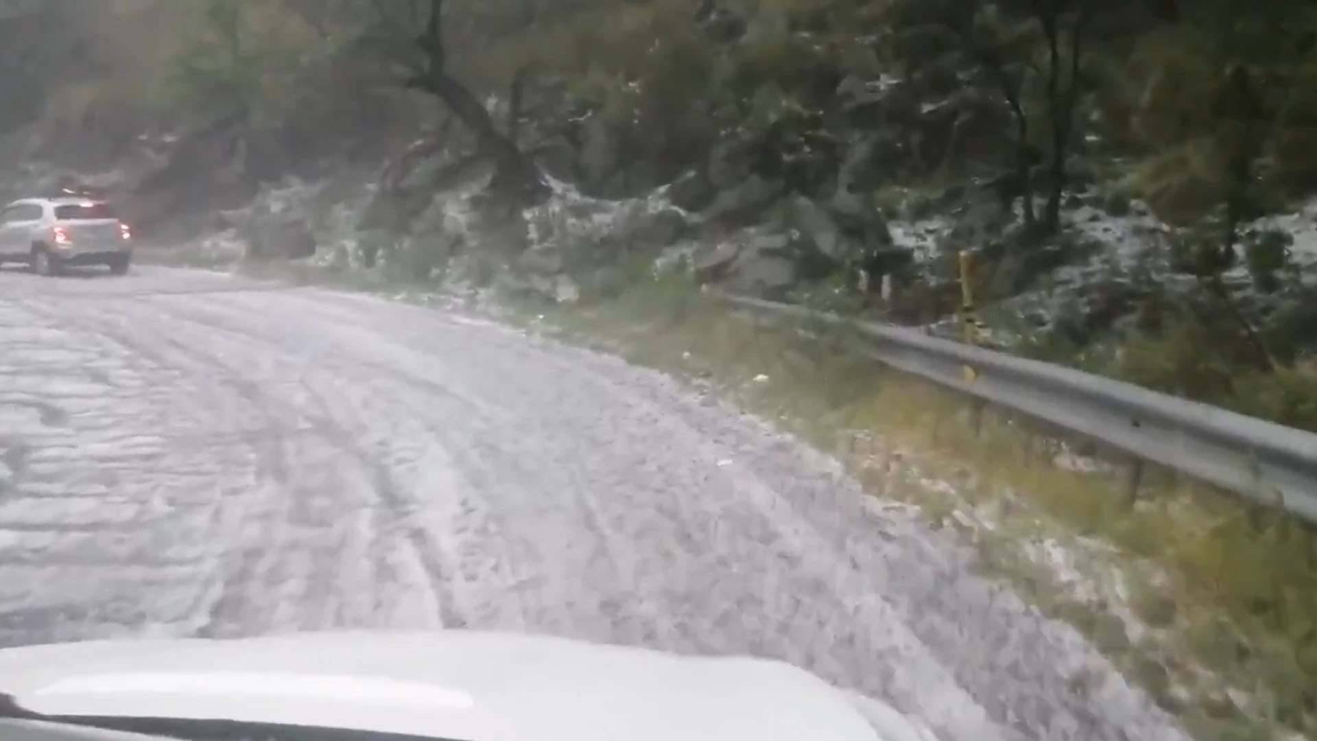 Lluvia y granizo provocan deslaves en la México-Puebla