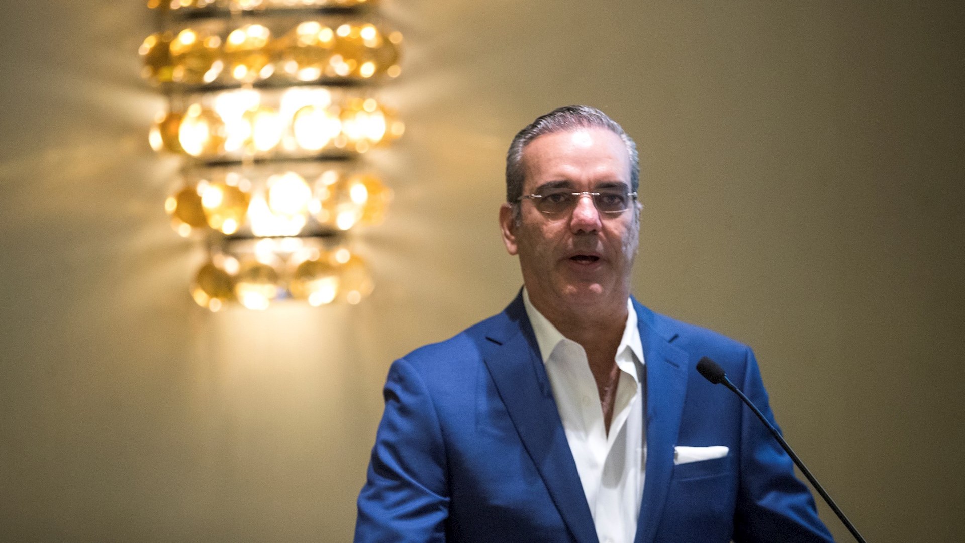 El opositor Luis Abinader lidera las votaciones presidenciales en República Dominicana