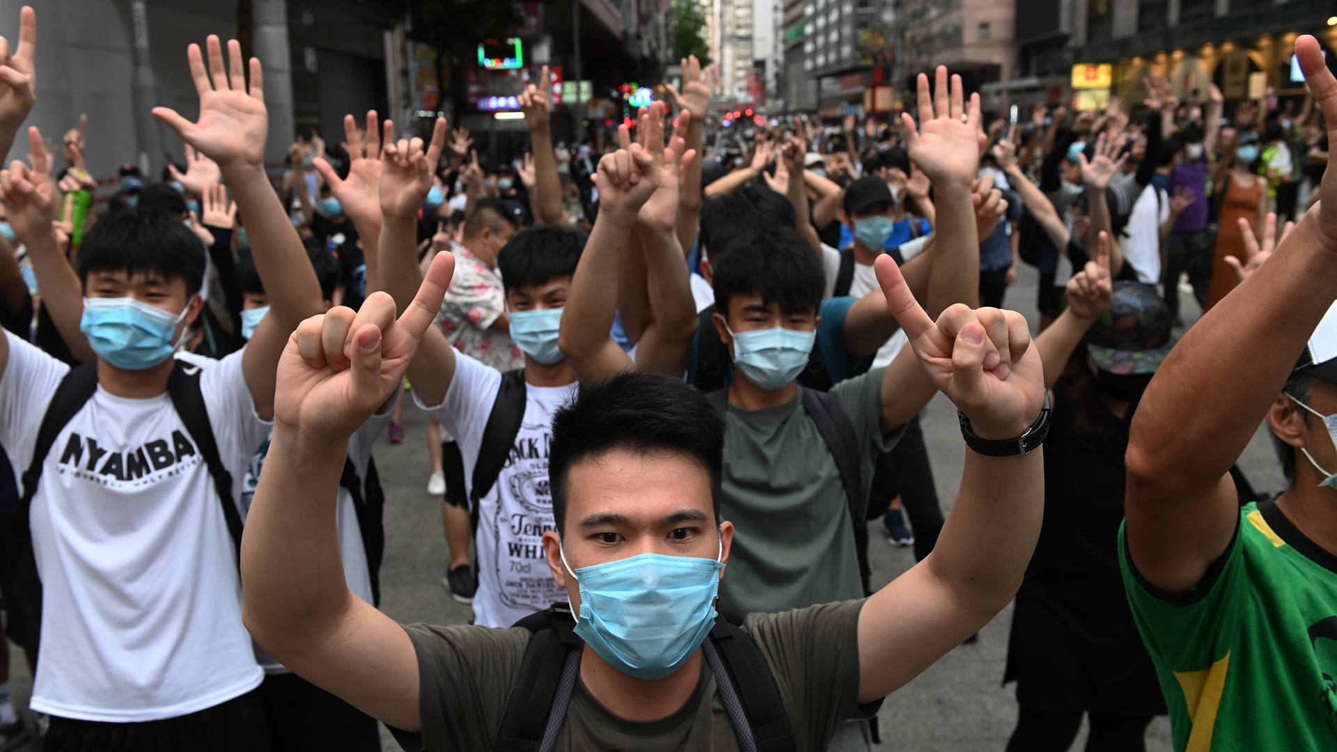 Detienen a 370 personas en Hong Kong en primera manifestación bajo ley de seguridad - manifestantes-antigubernamentales-en-hong-kong