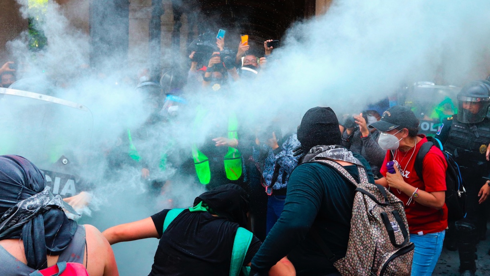 Ocho policías lesionadas tras marcha de colectivos feministas