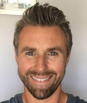 #Video Mesera defiende a familia de insulto racista y recibe 1.7 mdp en propinas - michael-lofthouse