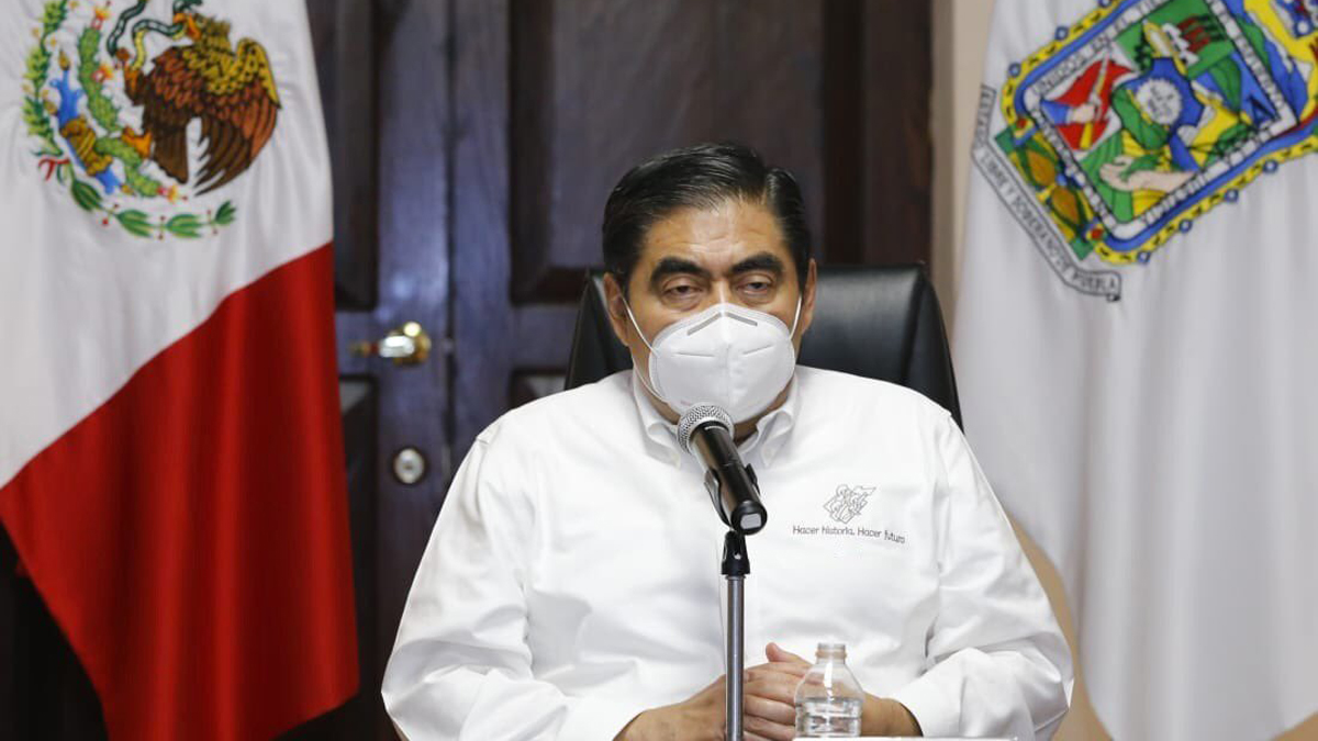 Puebla sigue en ‘rojo infierno’ por COVID-19, señala Miguel Barbosa