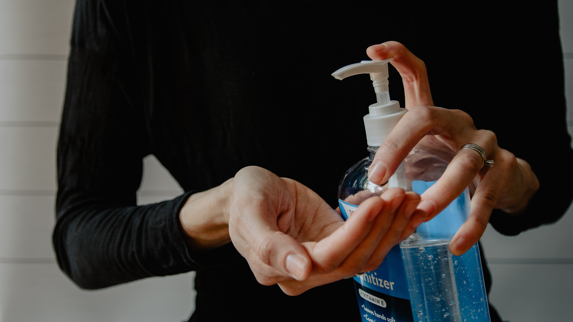 Detectan metanol en desinfectantes para manos hechos en México