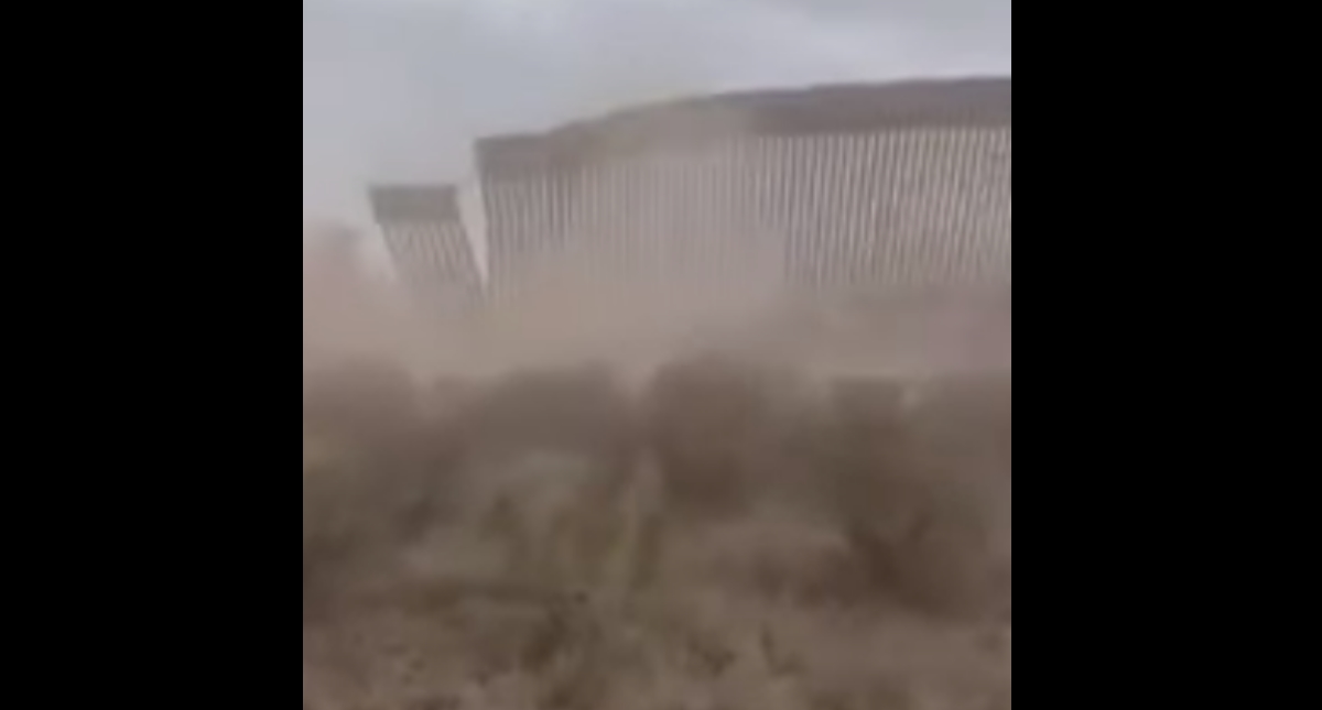 #Video Tormenta Hanna derriba parte del muro fronterizo entre Texas y Tamaulipas
