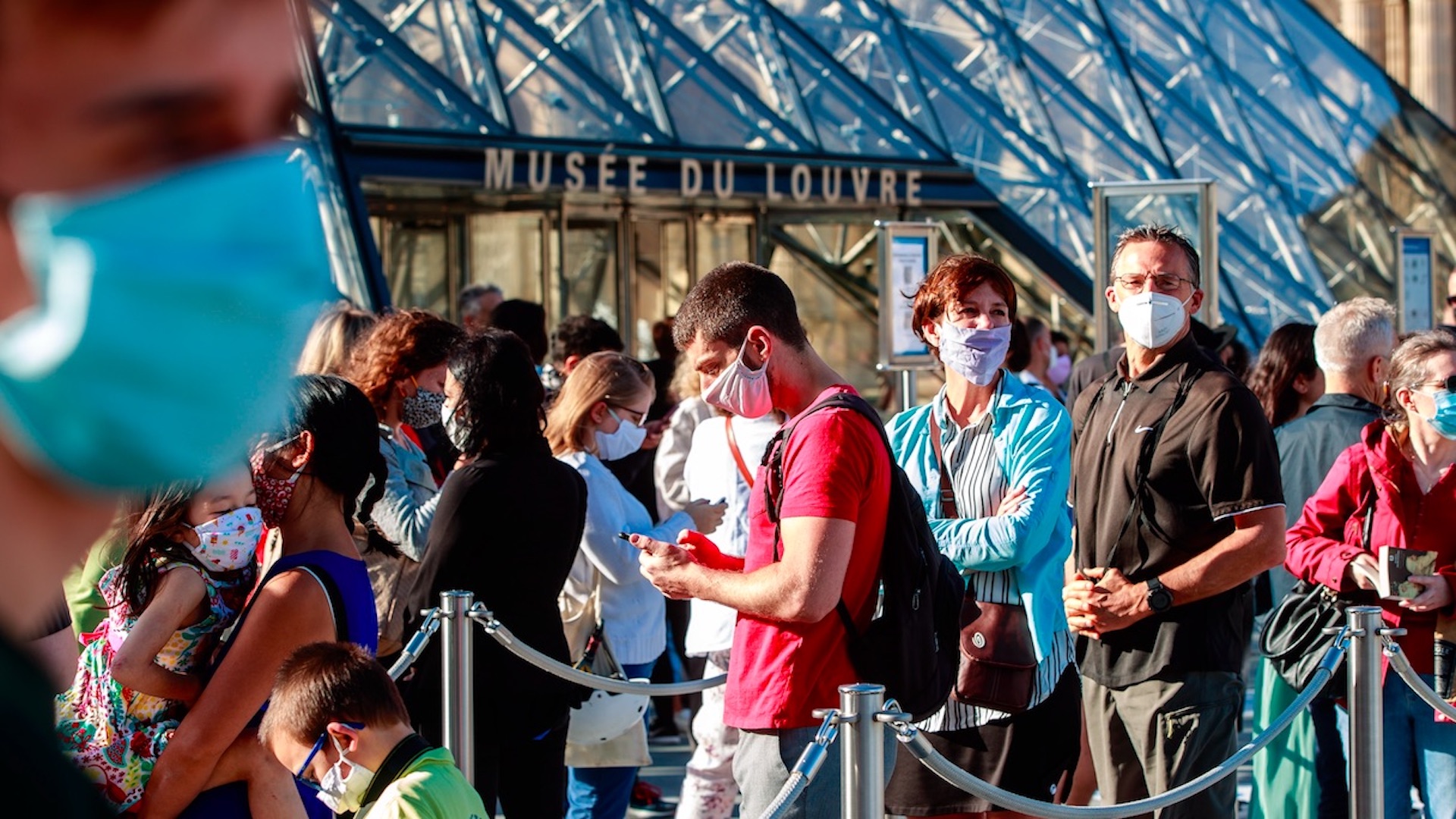 Francia supera la barrera de los 30 mil muertos por COVID-19