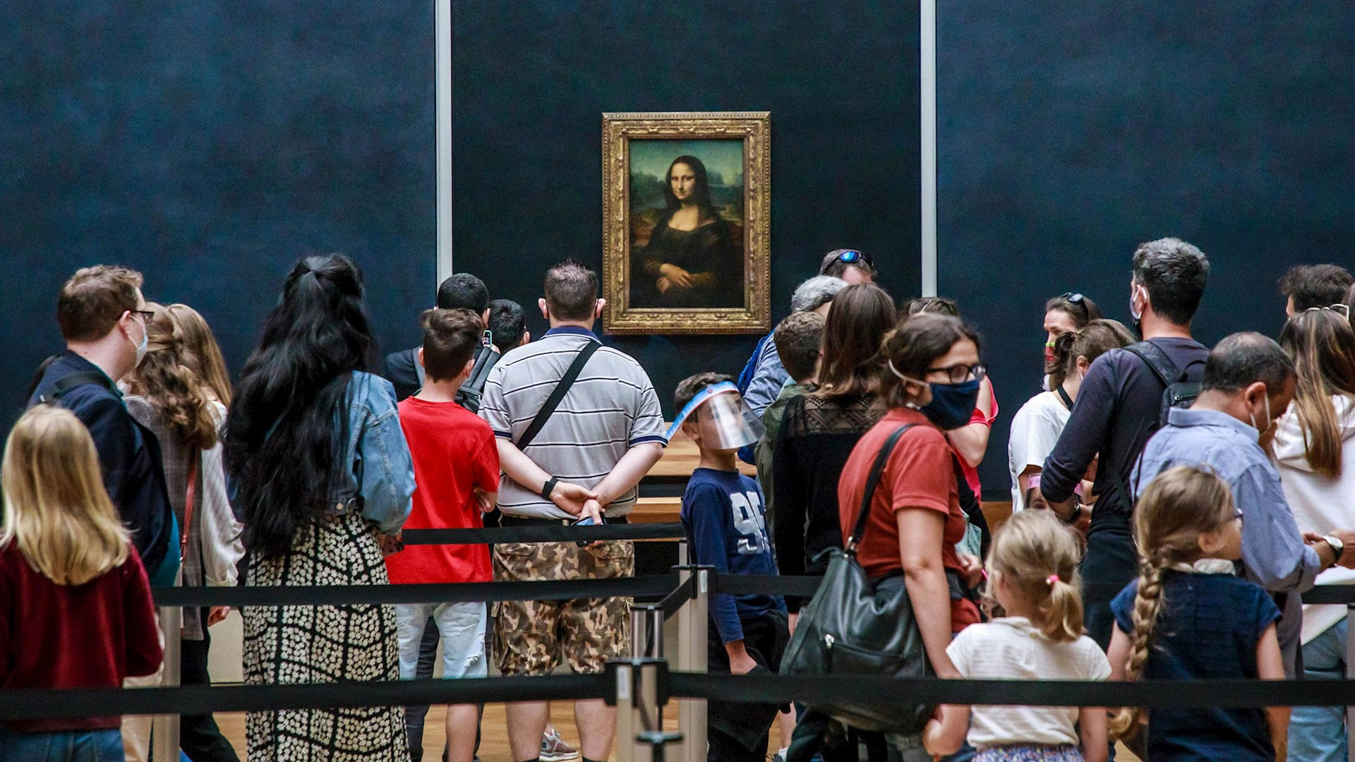 Museo del Louvre reabre al público tras casi cuatro meses de permanecer cerrado