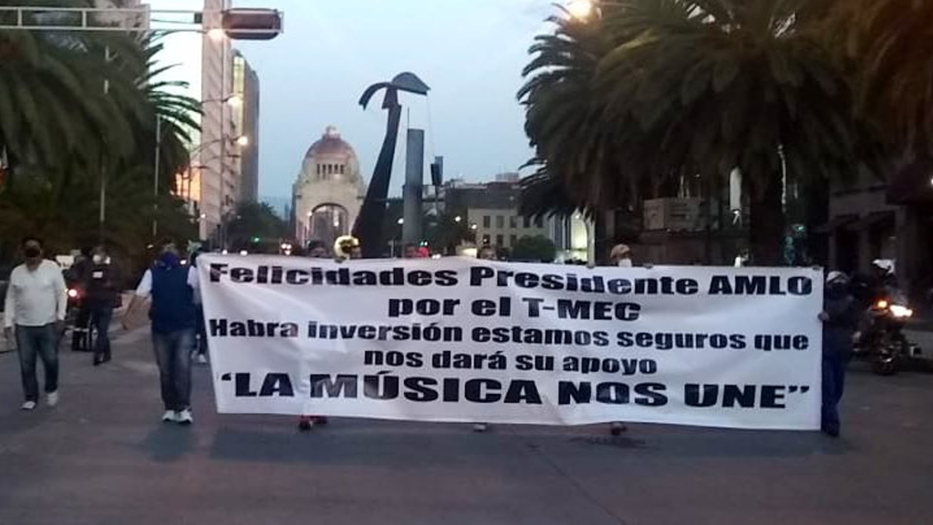 Músicos protestan en el Zócalo tras marcha; piden apoyos ante pandemia