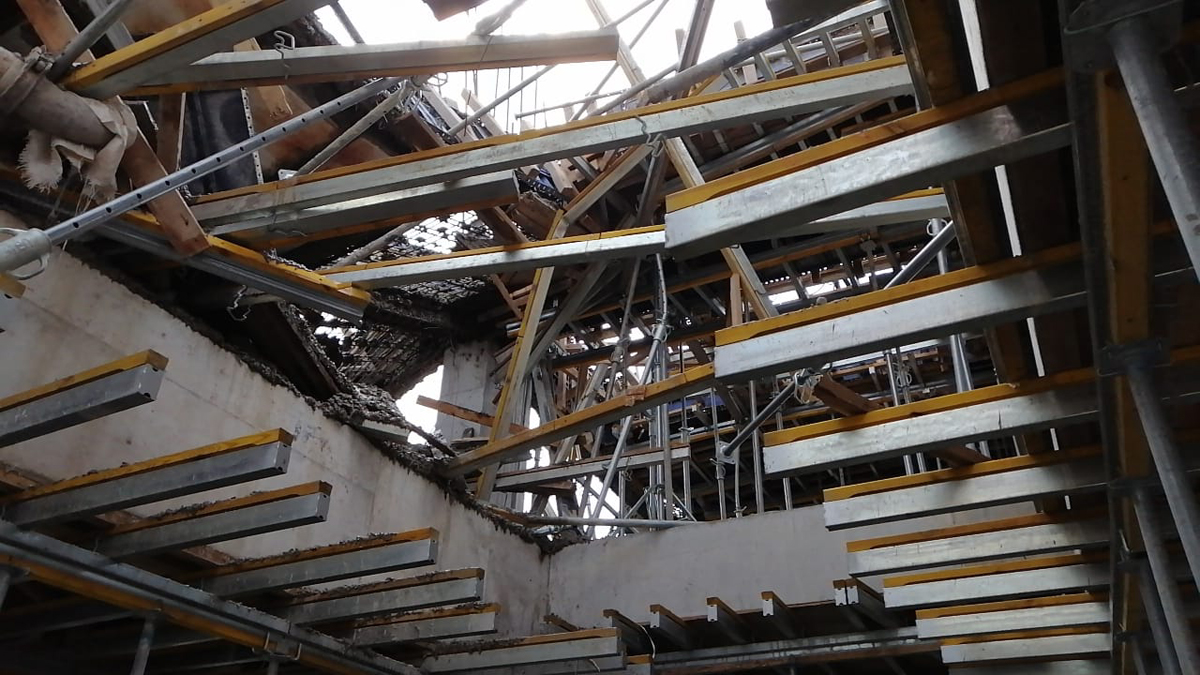 Colapsa loza en edificio en construcción de Santa Fe