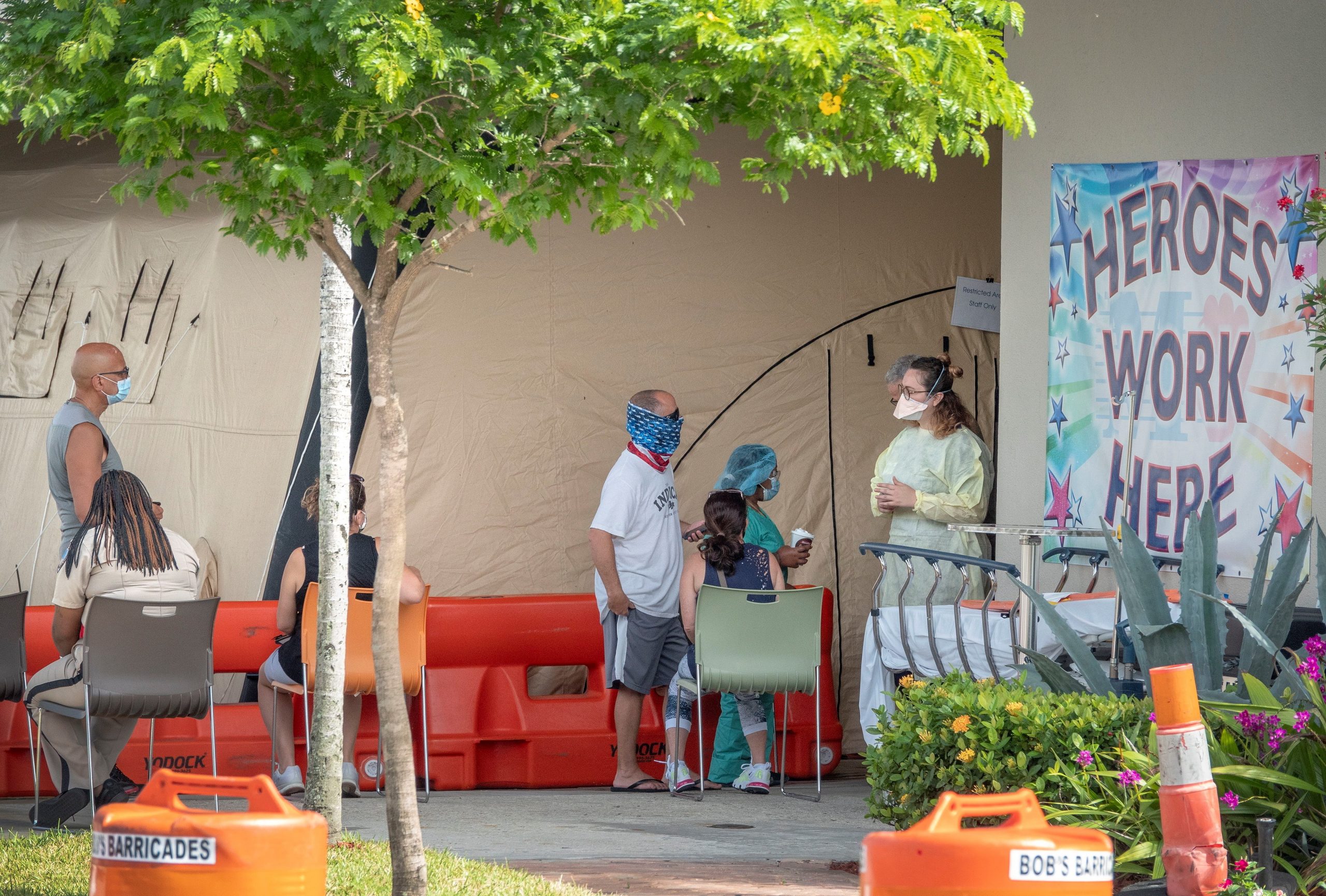 Florida al límite de disponibilidad de camas de hospital por COVID-19 - pacientes-en-hospital-de-florida-2-scaled