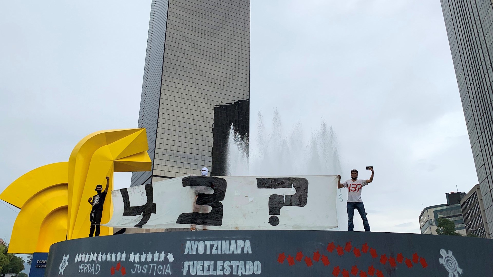 Padres de Ayotzinapa piden a autoridades mexicanas acelerar investigación